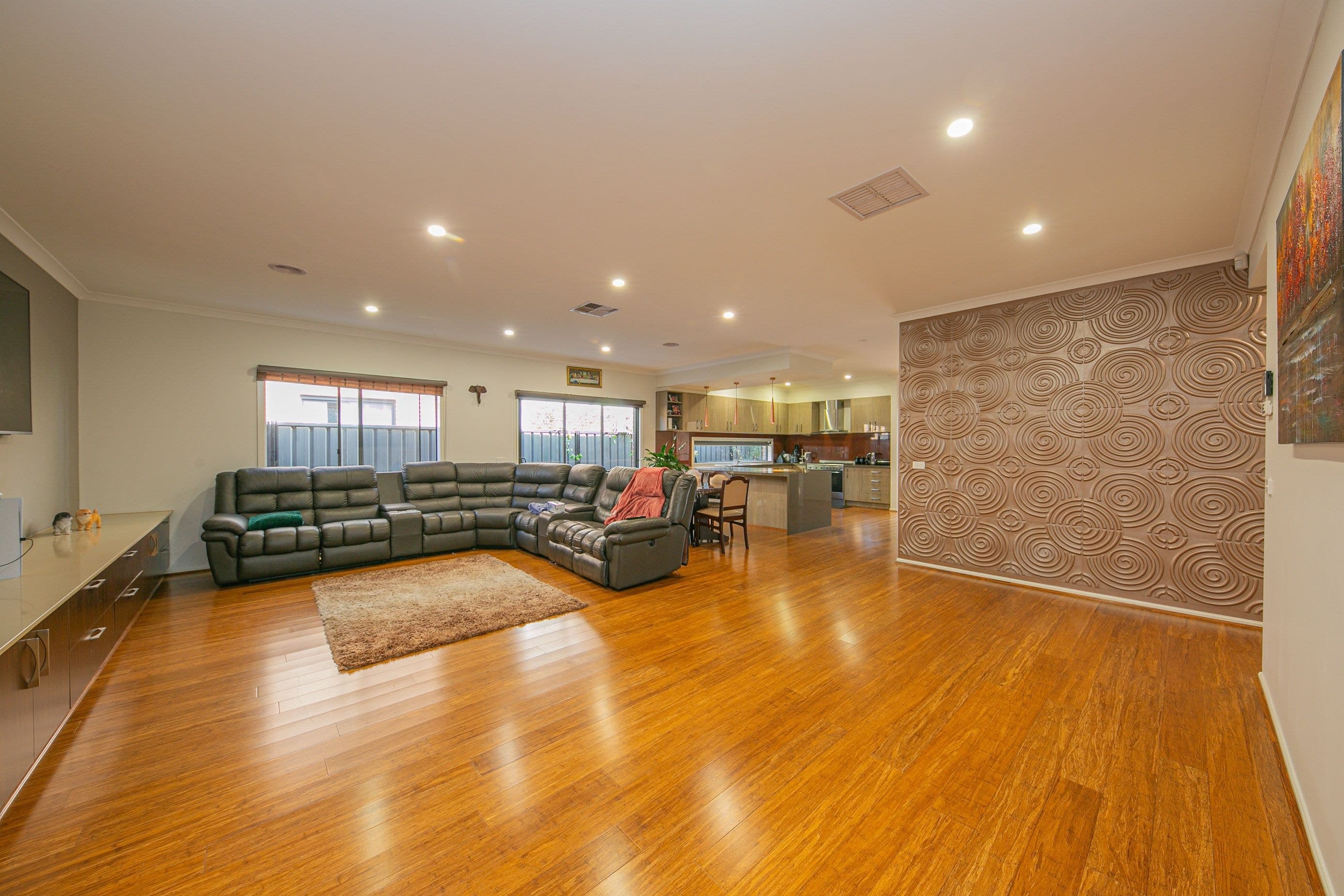 5 Hollingrove Avenue, Clyde North VIC 3978, Clyde North - Thumbnail 2