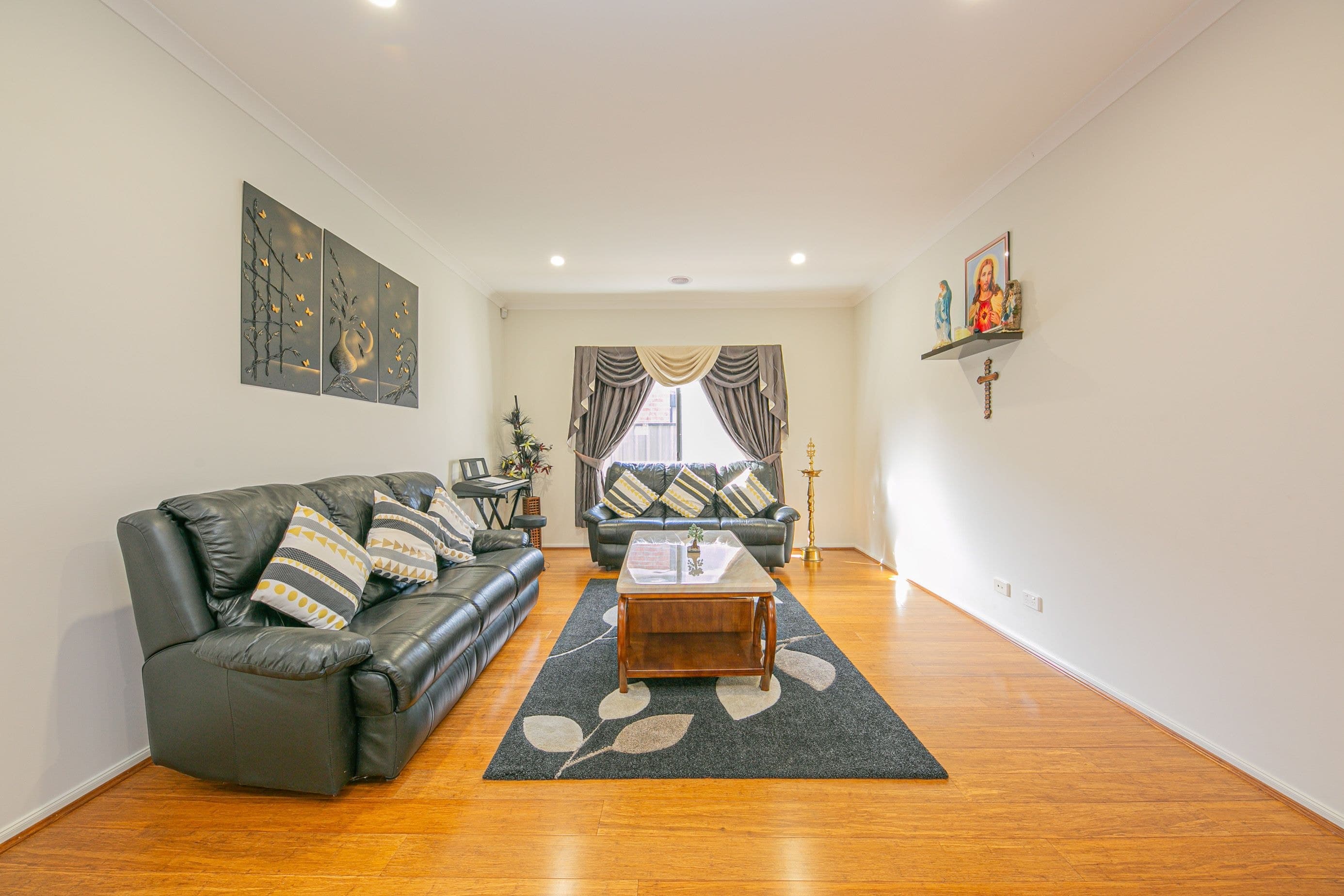 5 Hollingrove Avenue, Clyde North VIC 3978, Clyde North - Thumbnail 3