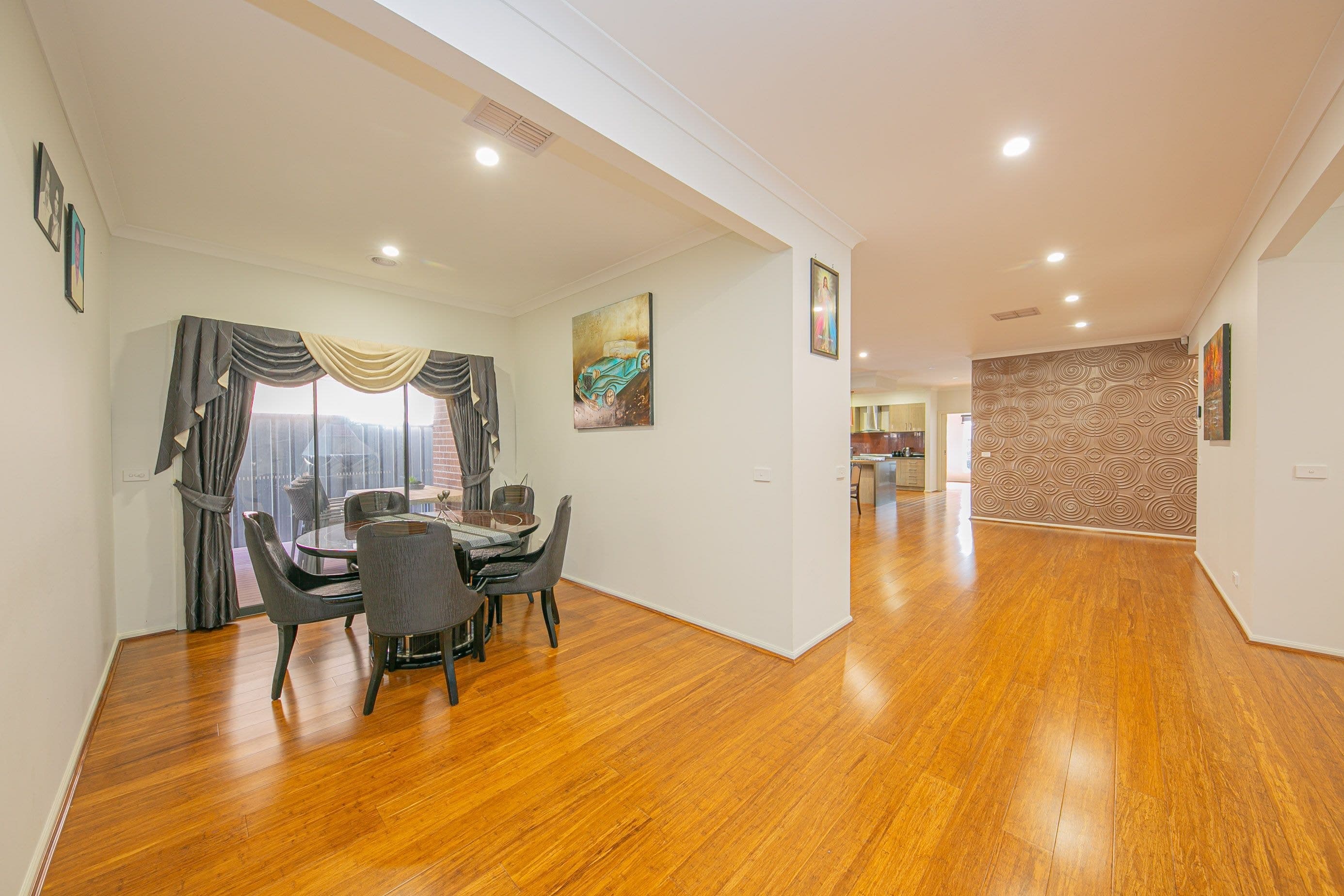 5 Hollingrove Avenue, Clyde North VIC 3978, Clyde North - Thumbnail 4