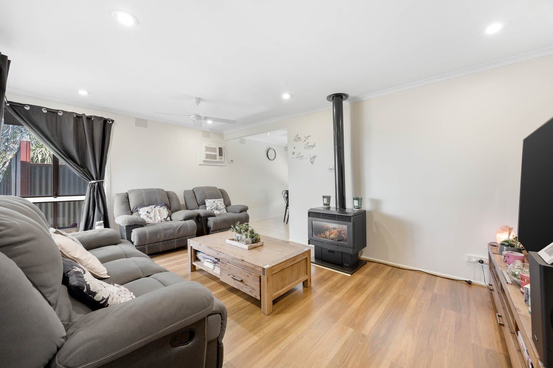 382 Elizabeth Dr, Sunbury - Thumbnail 4