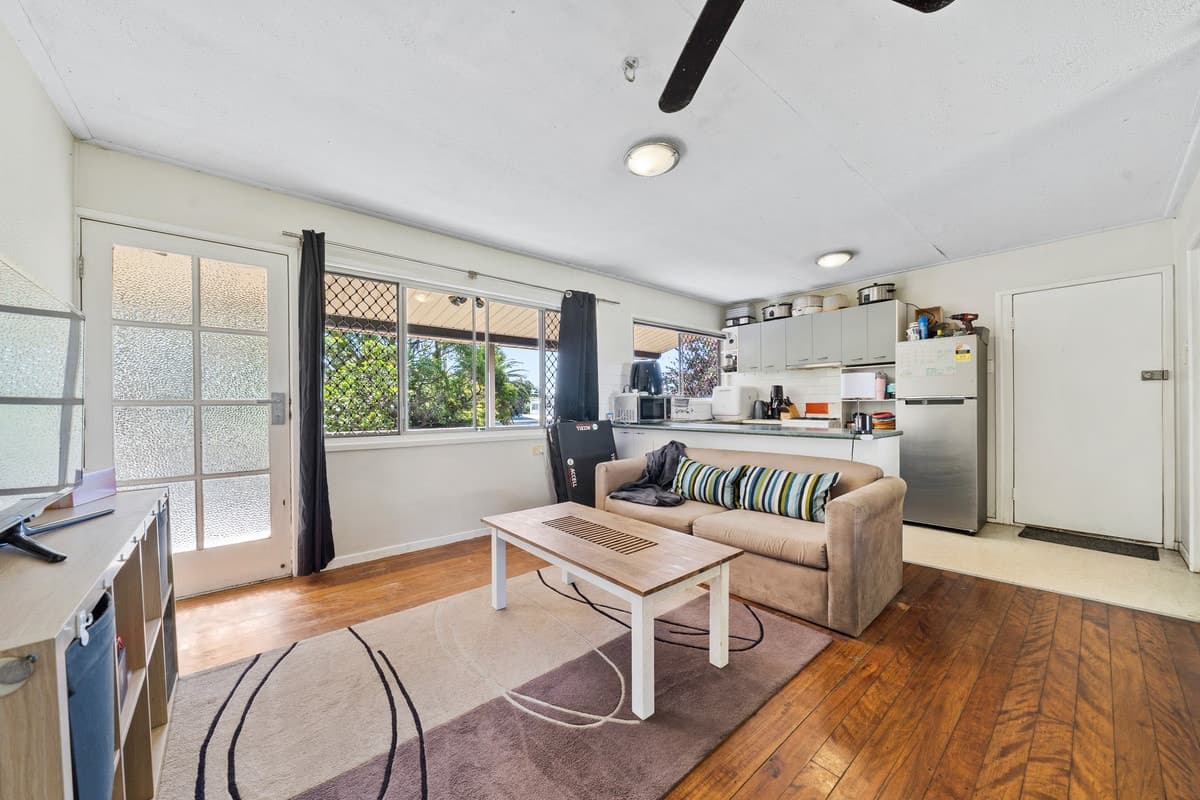 6 Sandra Street, Kingston QLD 4114, Kingston - Thumbnail 2