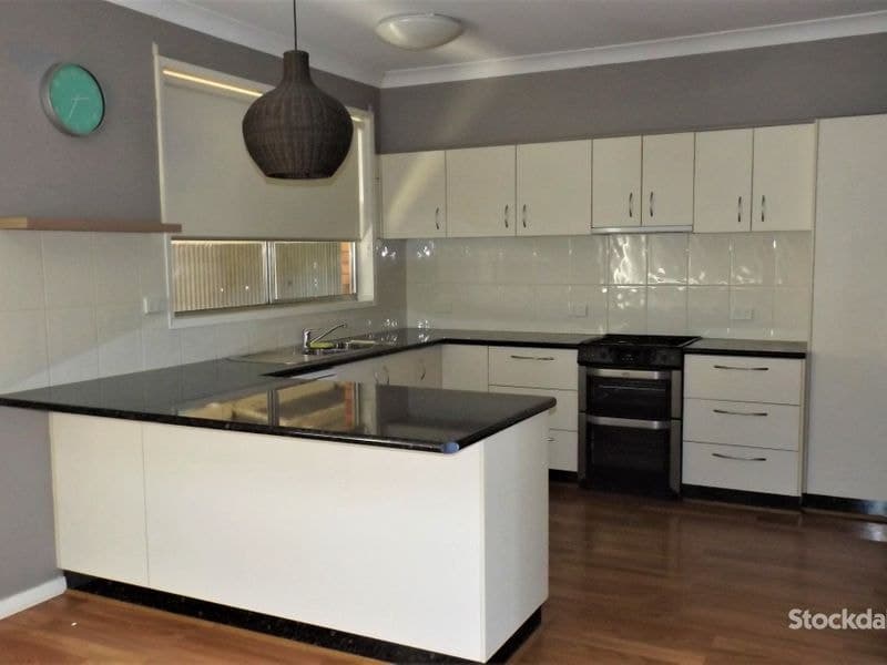 10 Whitehead Street, Corowa, Corowa - Thumbnail 3