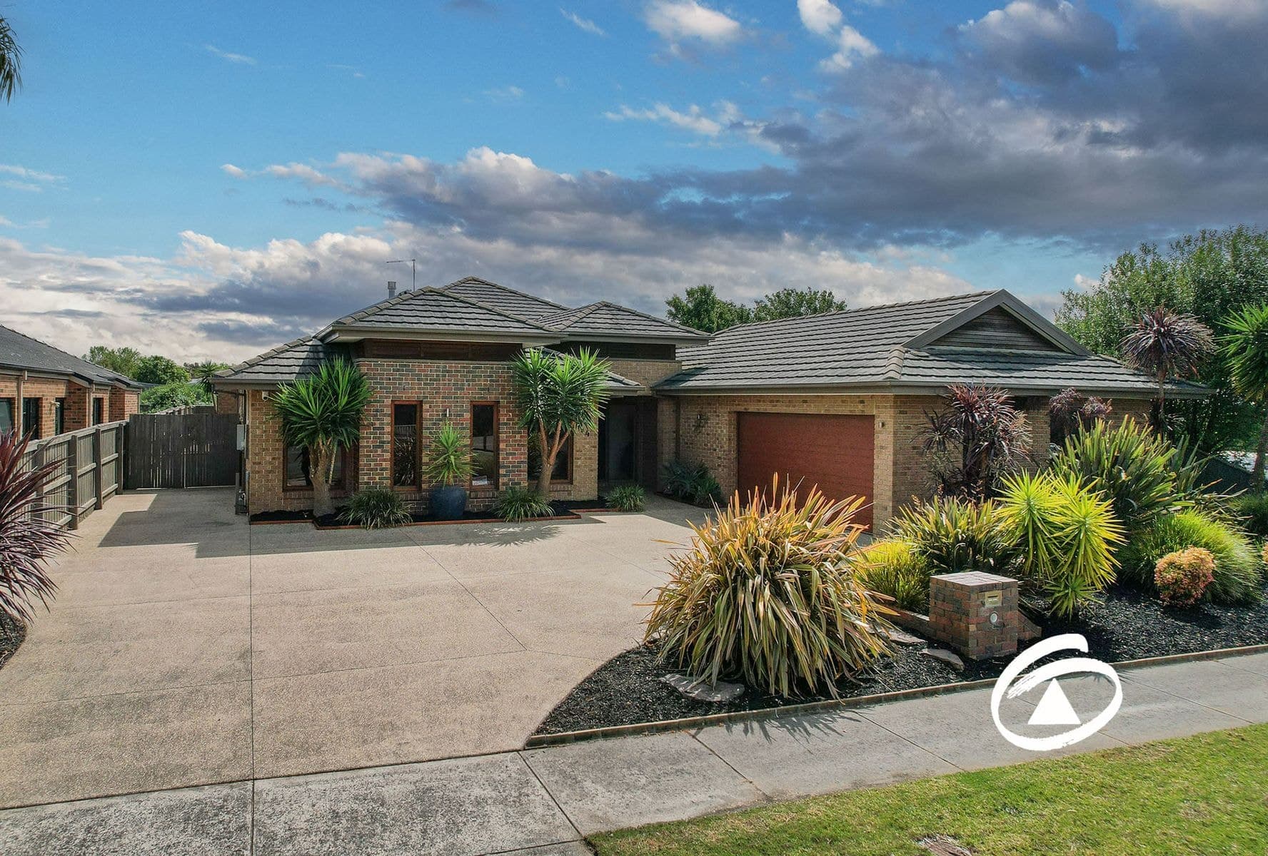 14 Riddell Grove, Pakenham VIC 3810, Pakenham - Thumbnail 2