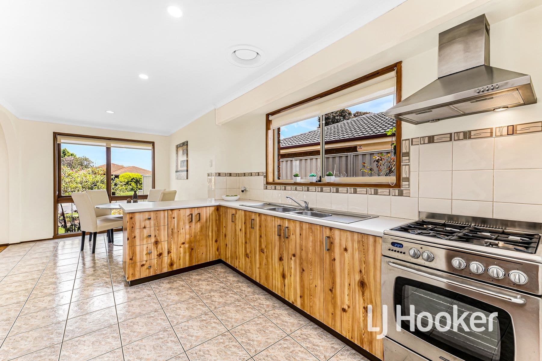 2 Franleigh Drive, Narre Warren VIC 3805, Narre Warren - Thumbnail 6