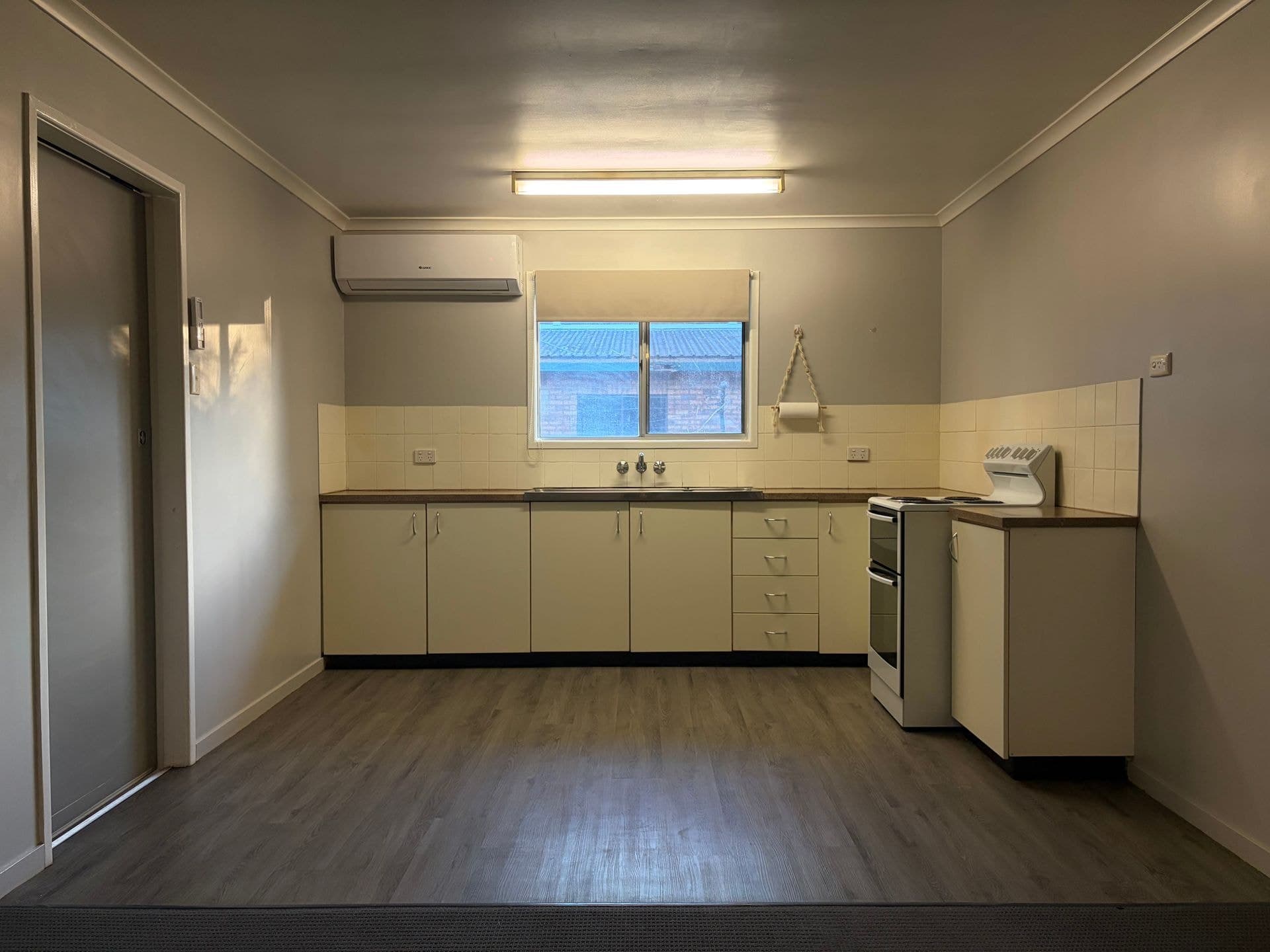 1/92269 Bruce Highway, Alligator Creek, QLD, 4740, Alligator Creek - Thumbnail 2
