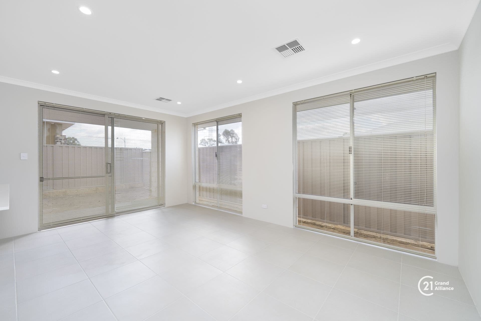 2/280 Lord Street, Perth, WA, 6000, Piara Waters - Thumbnail 2