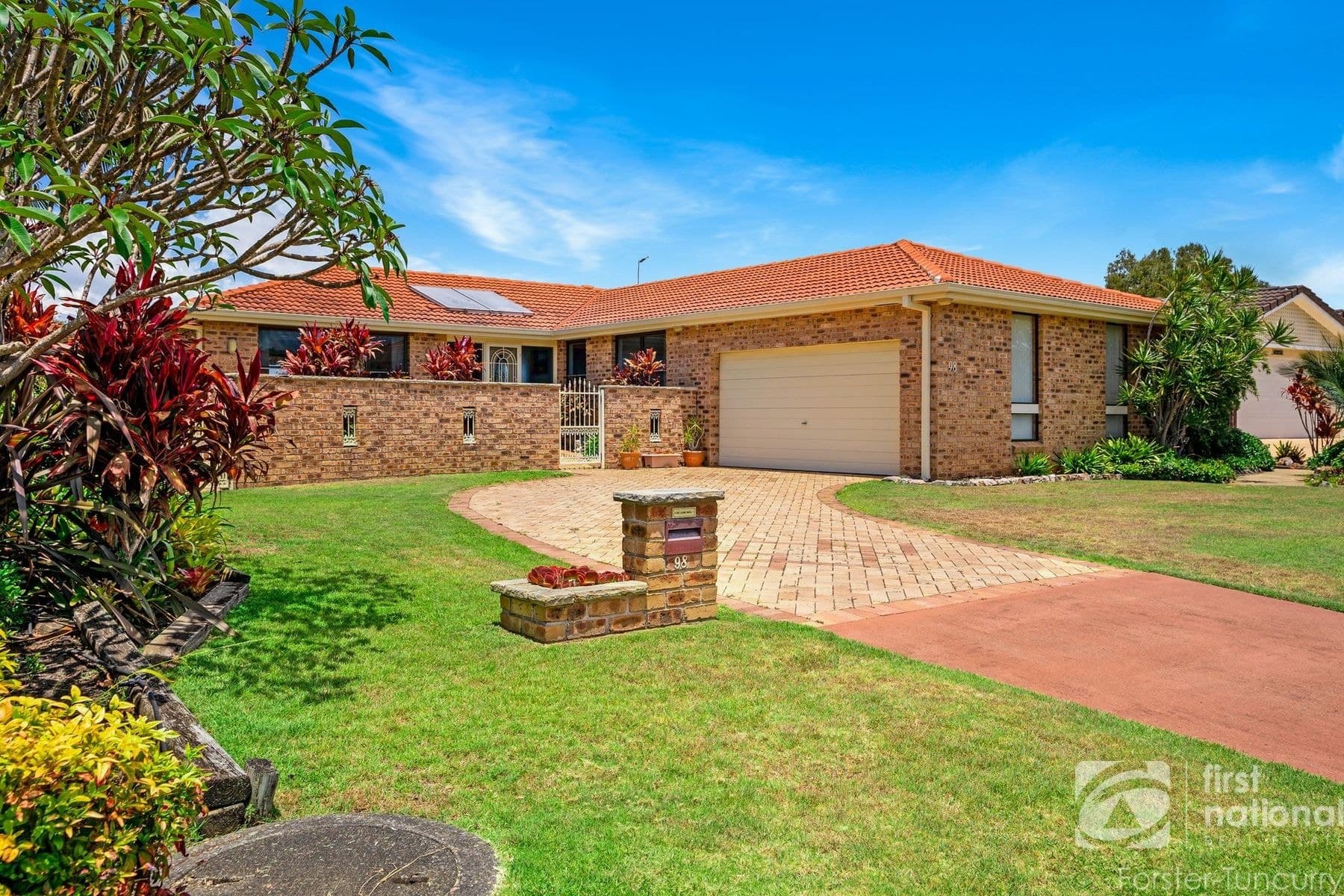 98 Taree Street, Tuncurry NSW 2428, Tuncurry - Thumbnail 2