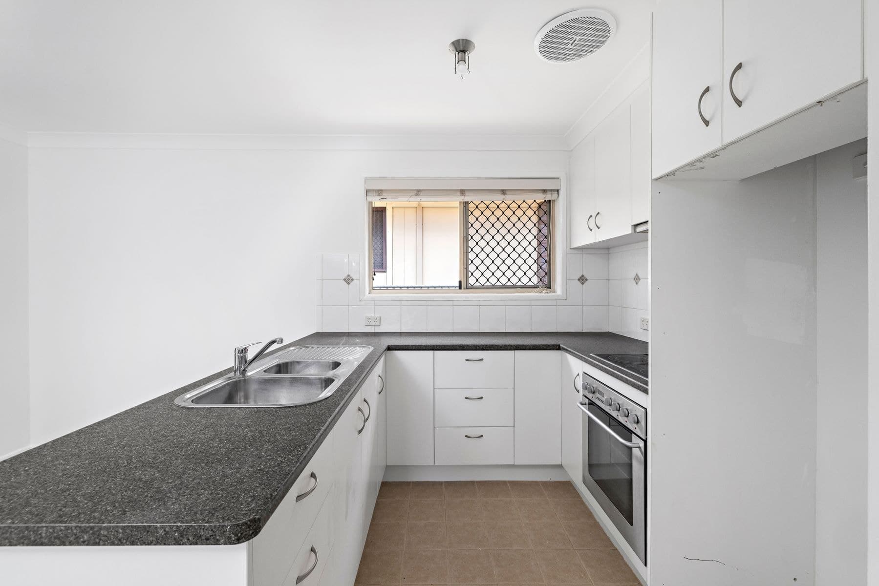 14 Mark Street, Redland Bay QLD 4165, Redland Bay - Thumbnail 7
