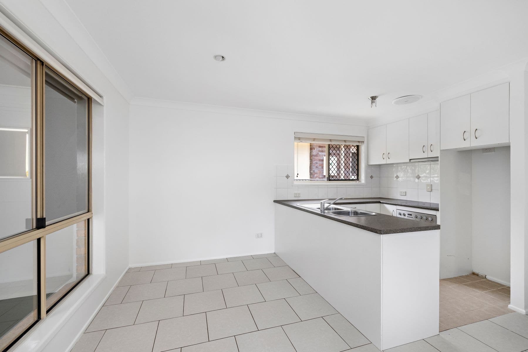 14 Mark Street, Redland Bay QLD 4165, Redland Bay - Thumbnail 8
