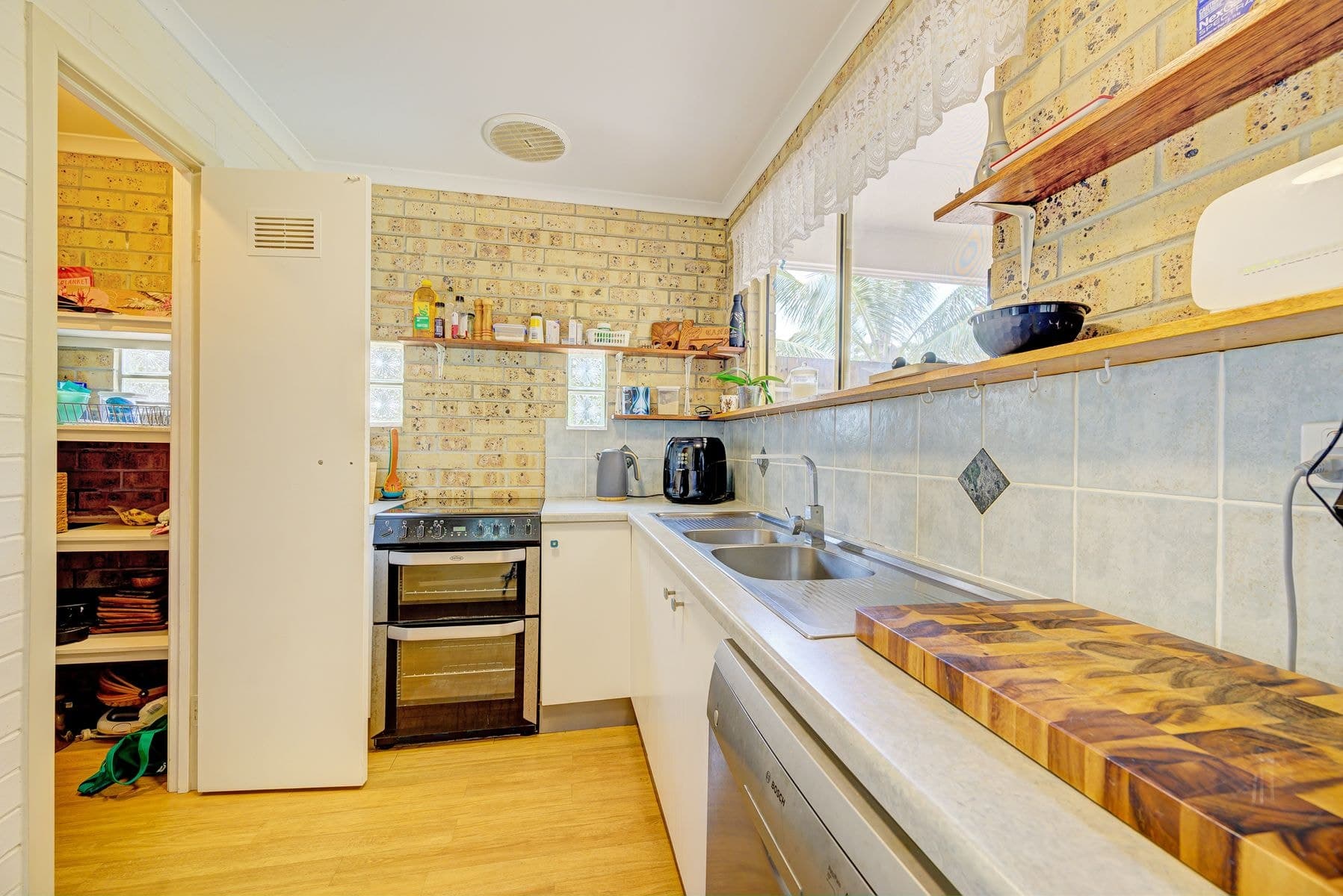 4 Kentia Avenue, Moore Park Beach QLD 4670, Moore Park Beach - Thumbnail 7