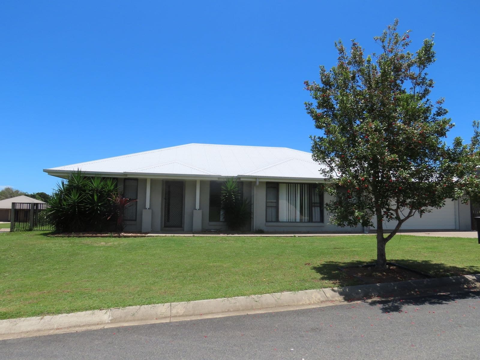 3 Highcrest Court, Bucasia QLD 4750, Bucasia - Thumbnail 2
