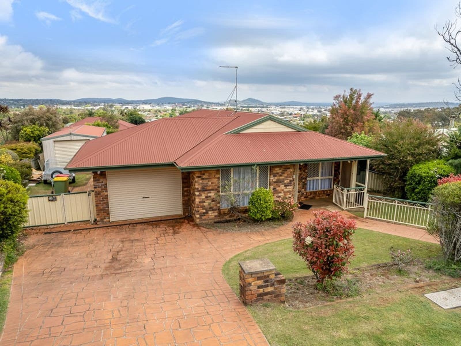 40 Barlow Street, Wilsonton QLD 4350, Wilsonton - Thumbnail 2