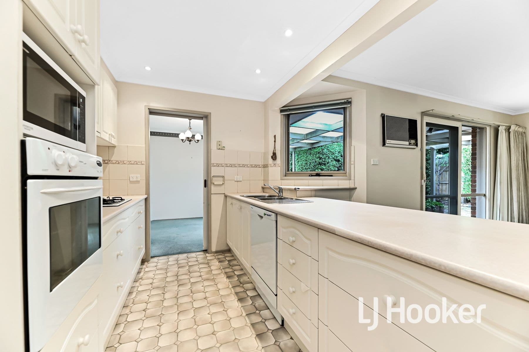 11 Lydia Mary Drive, Berwick VIC 3806, Berwick - Thumbnail 3