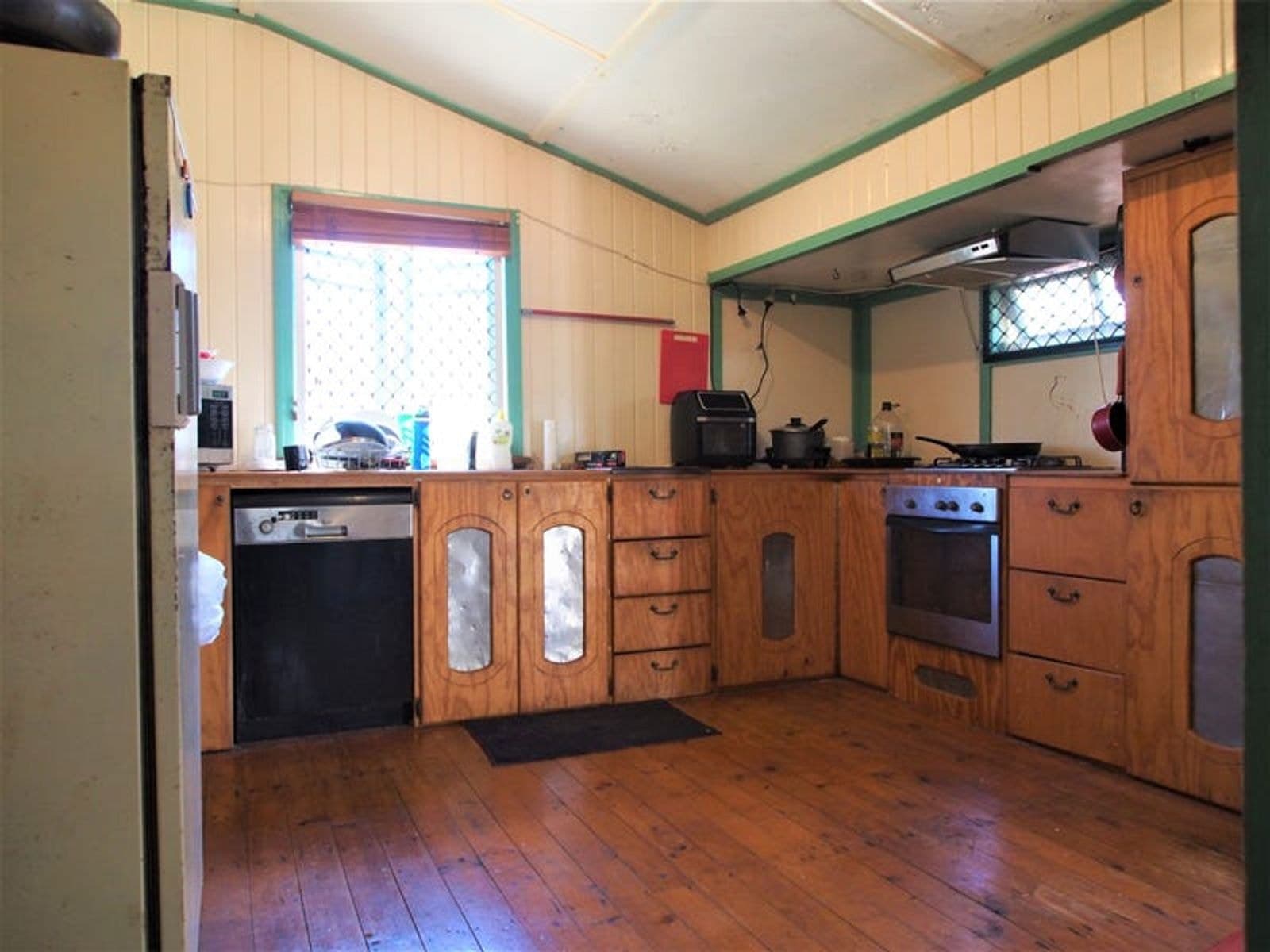 11 TAYLOR STREET, Childers QLD 4660, Childers - Thumbnail 2