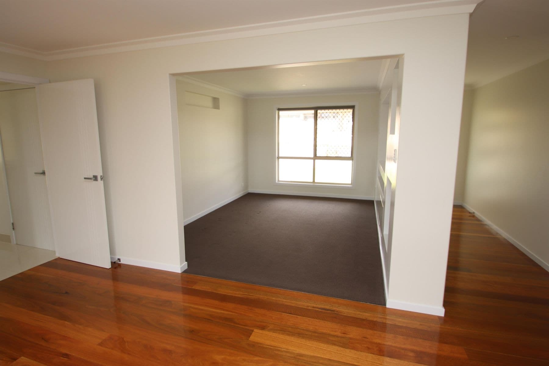 15 Parkes Drive, Tenterfield NSW 2372, Tenterfield - Thumbnail 2