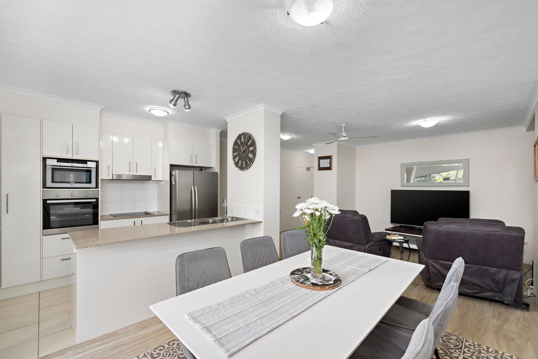 2/7-13 Shore Street East, Cleveland QLD 4163, Cleveland - Image 1