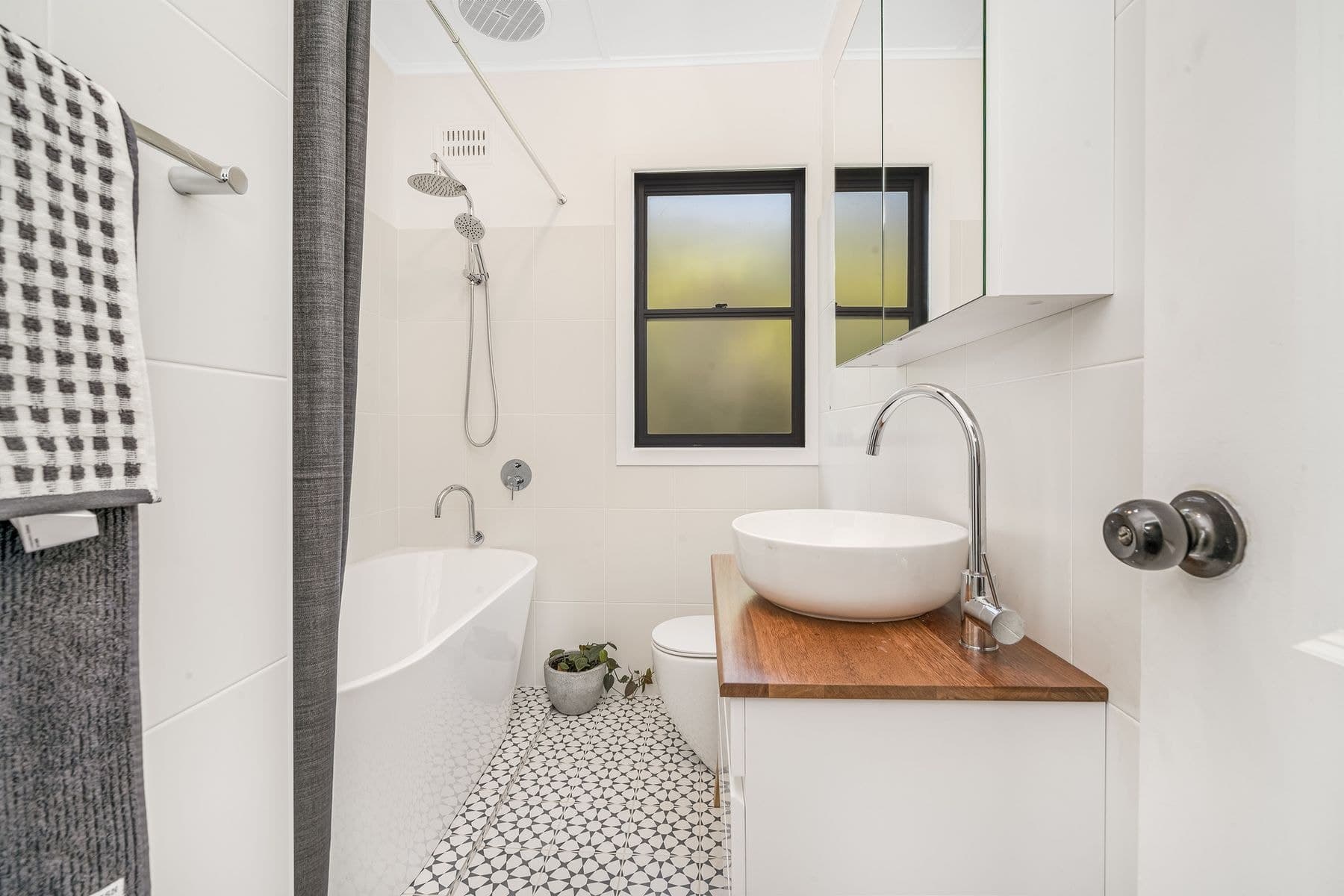 63 Ocean View Parade, Charlestown NSW 2290, Charlestown - Thumbnail 8