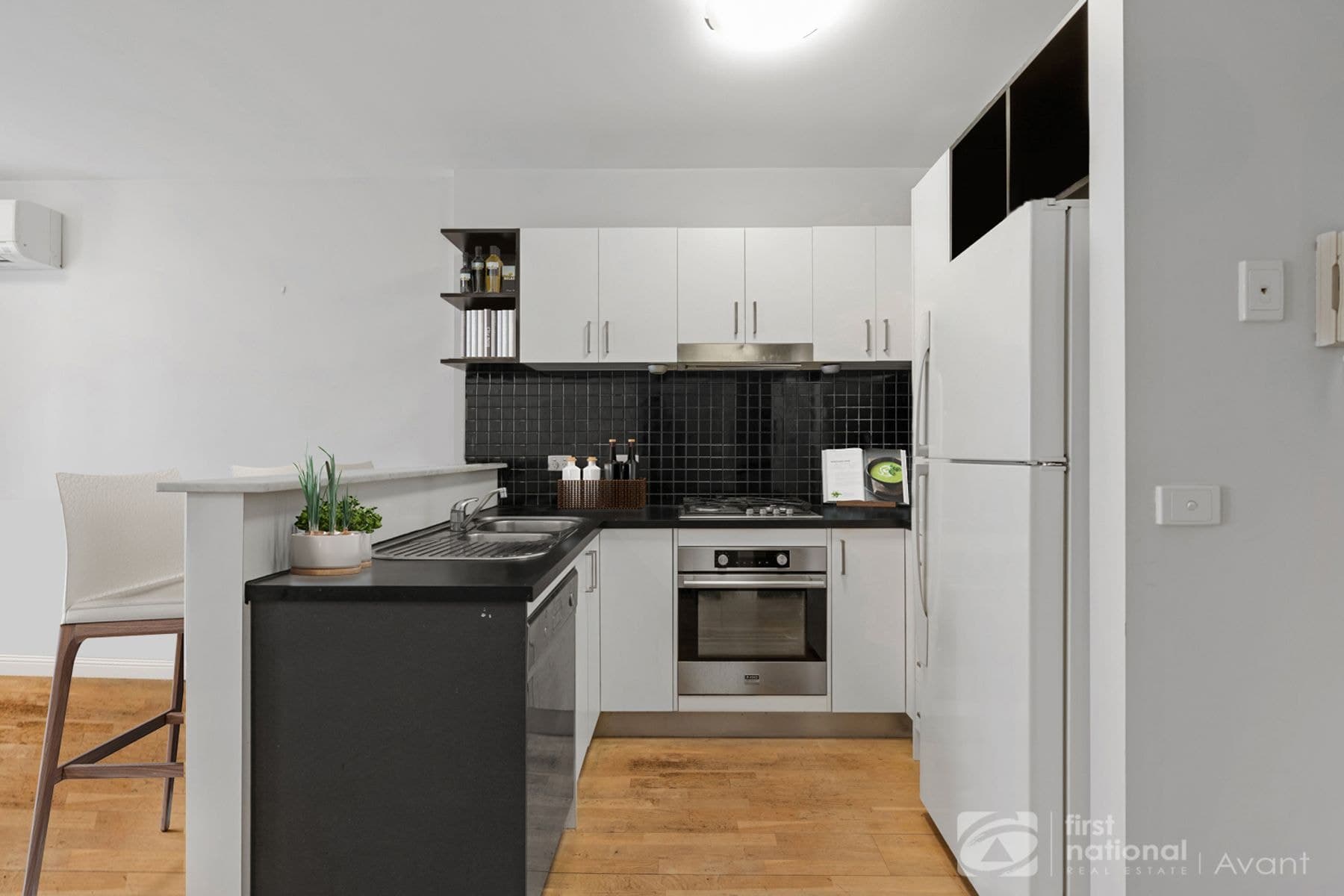 1708/87 Franklin Street, Melbourne VIC 3000, Melbourne - Thumbnail 2