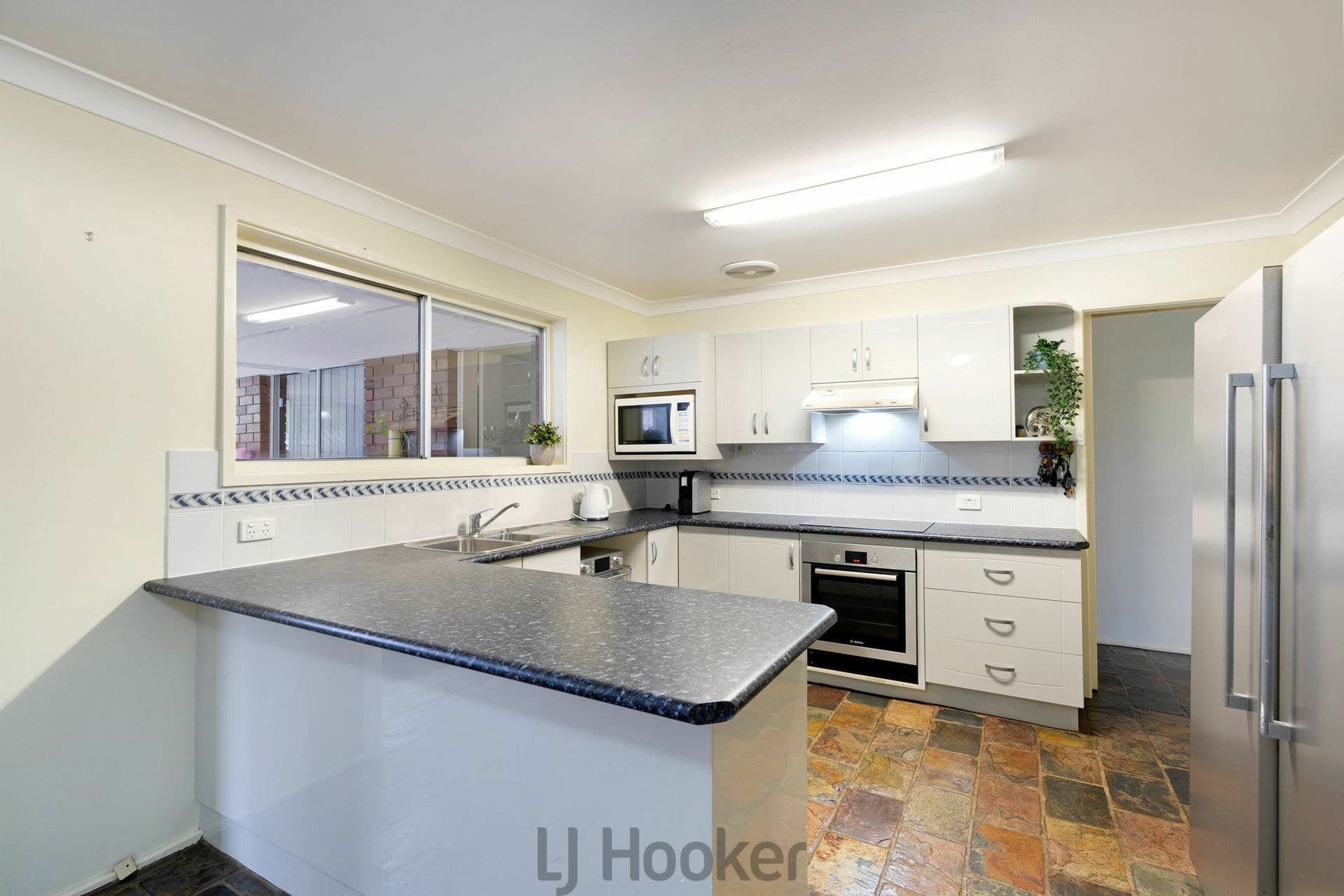 17 Carlisle Row, Fishing Point, Fishing Point - Thumbnail 8