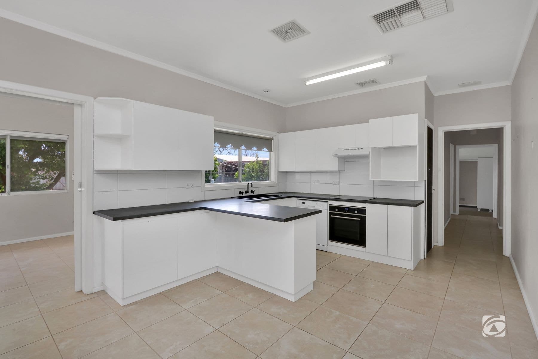 8 Brooks Street, Broken Hill NSW 2880, Broken Hill - Thumbnail 2