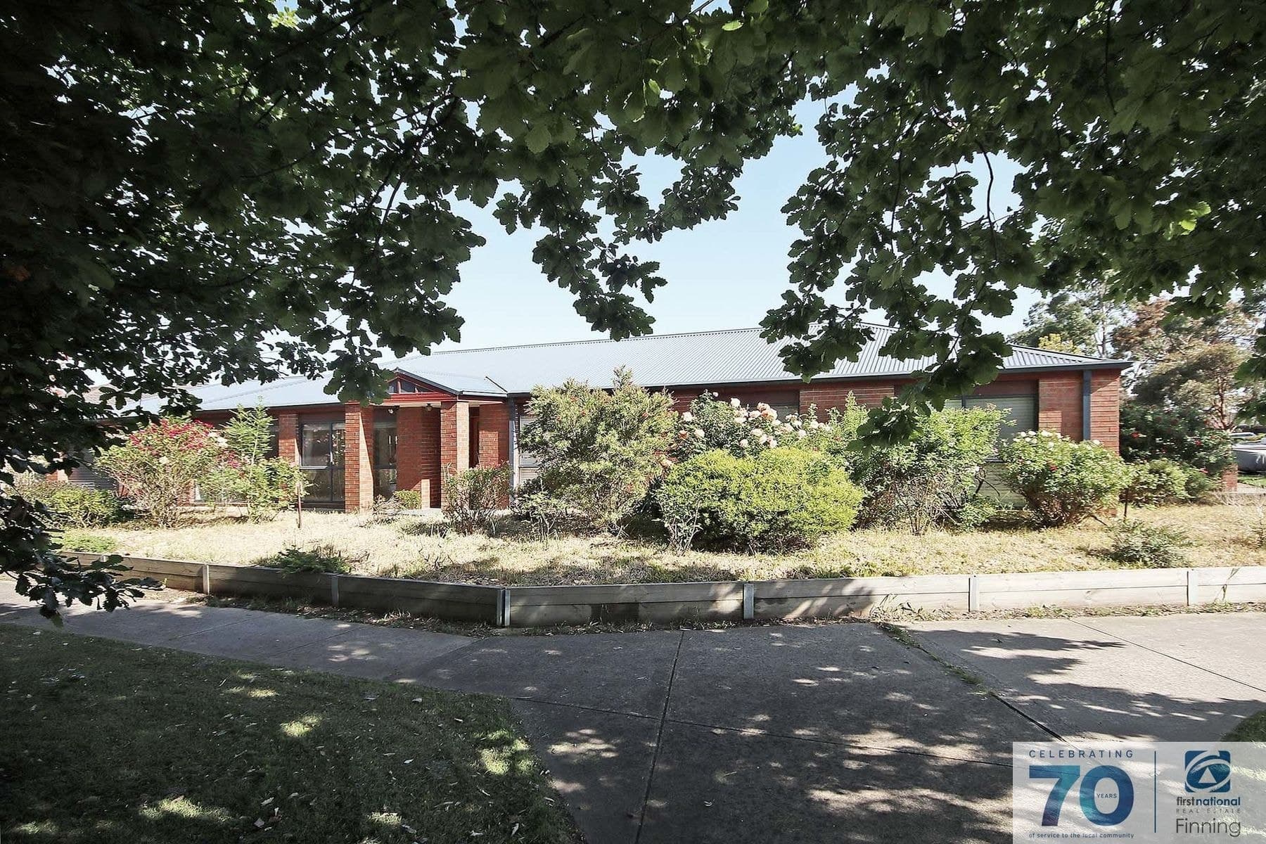 14 Woodhenge Close, Cranbourne East VIC 3977, Cranbourne East - Thumbnail 2