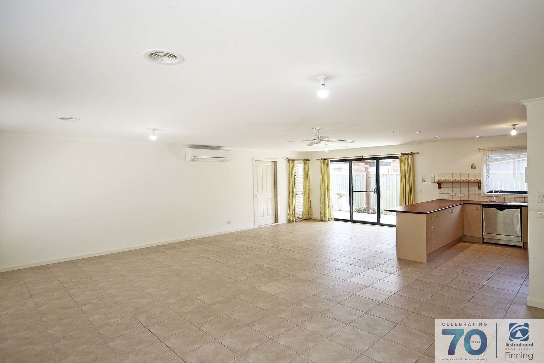 14 Woodhenge Close, Cranbourne East VIC 3977, Cranbourne East - Thumbnail 5