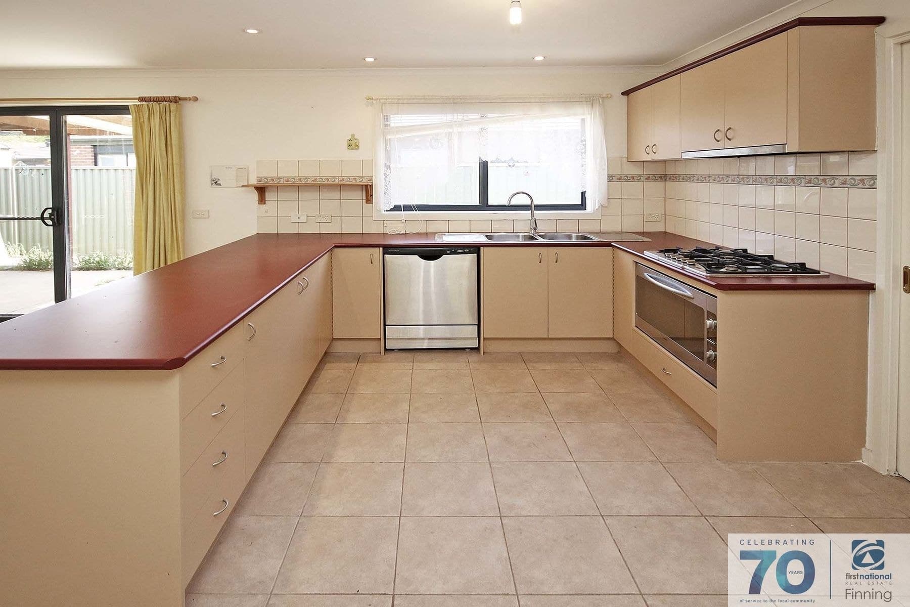 14 Woodhenge Close, Cranbourne East VIC 3977, Cranbourne East - Thumbnail 8