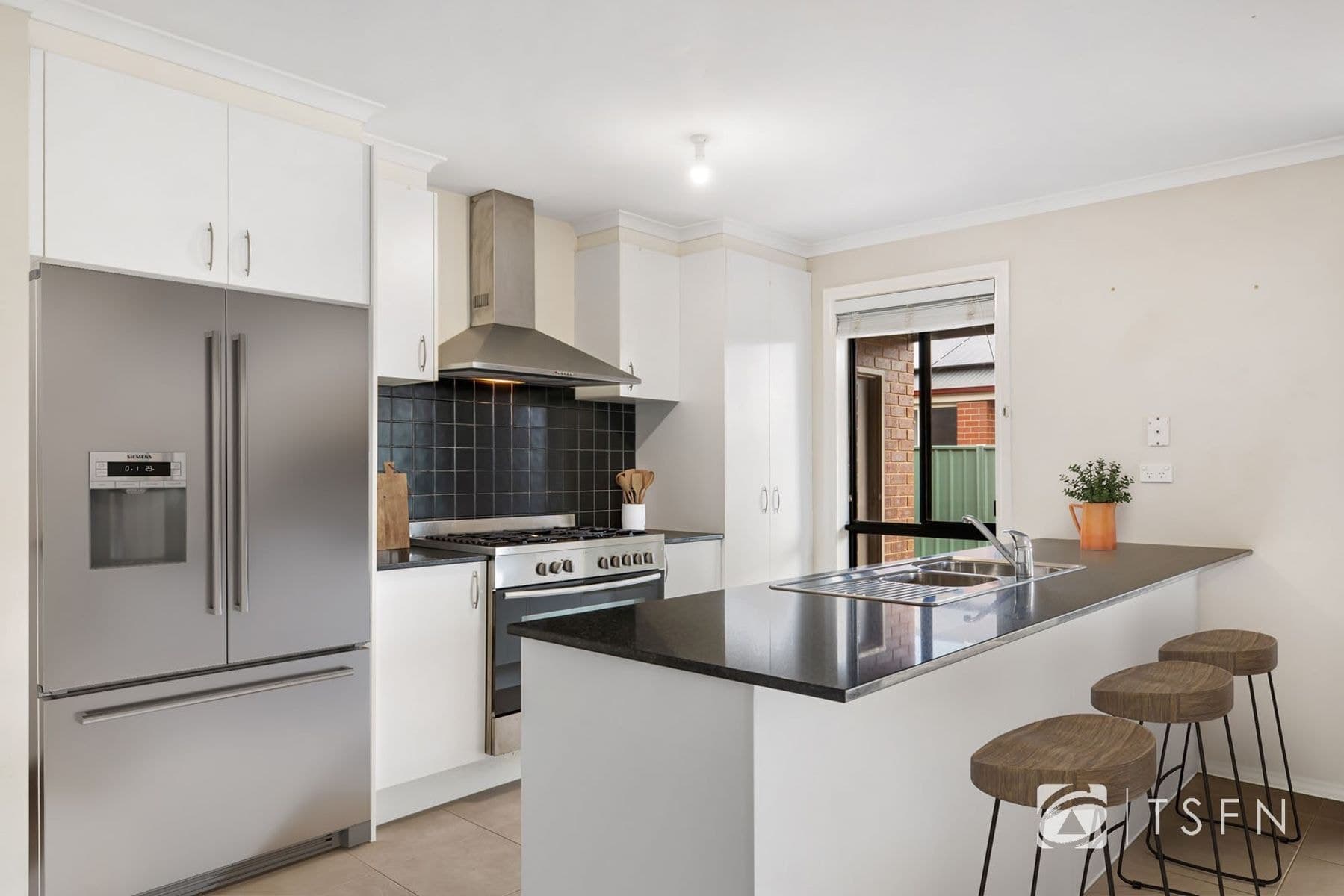 27 Irontree Close, Kangaroo Flat VIC 3555, Kangaroo Flat - Thumbnail 2