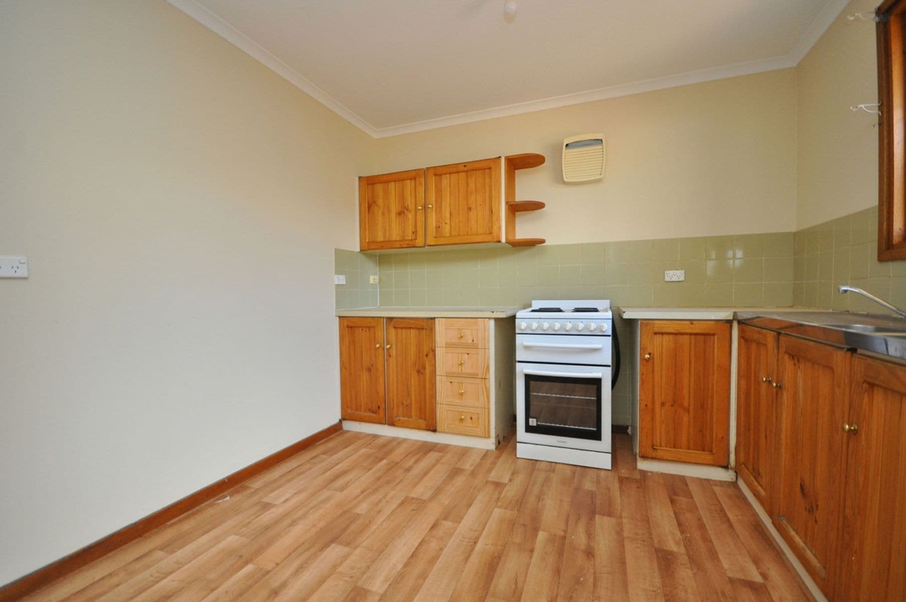 30 Butler Crescent, Port Augusta West SA 5700, Port Augusta West - Thumbnail 3