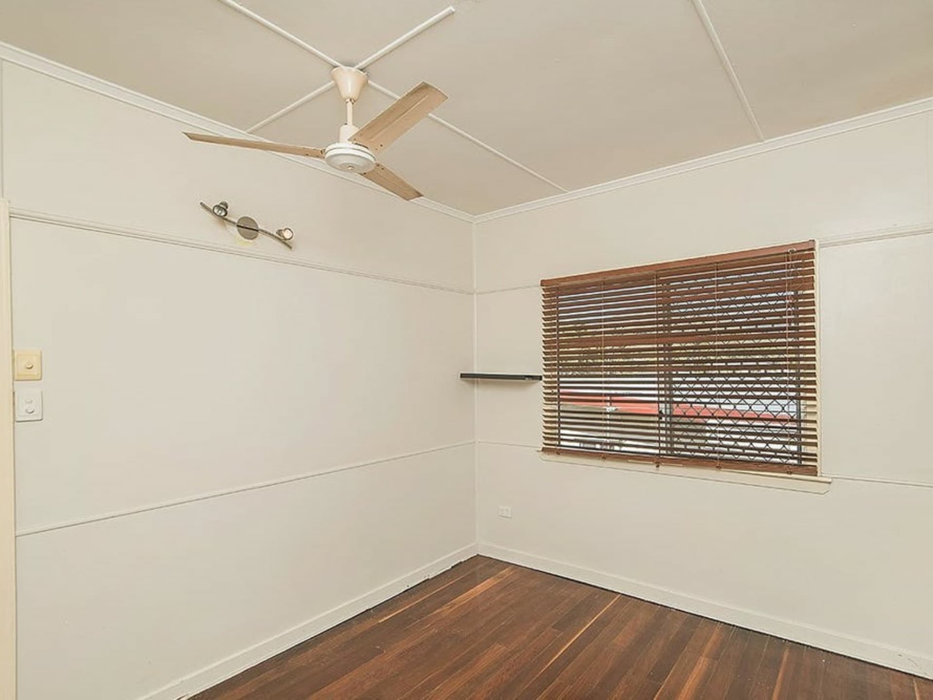 258 Elphinstone Street, Koongal, Koongal - Thumbnail 8