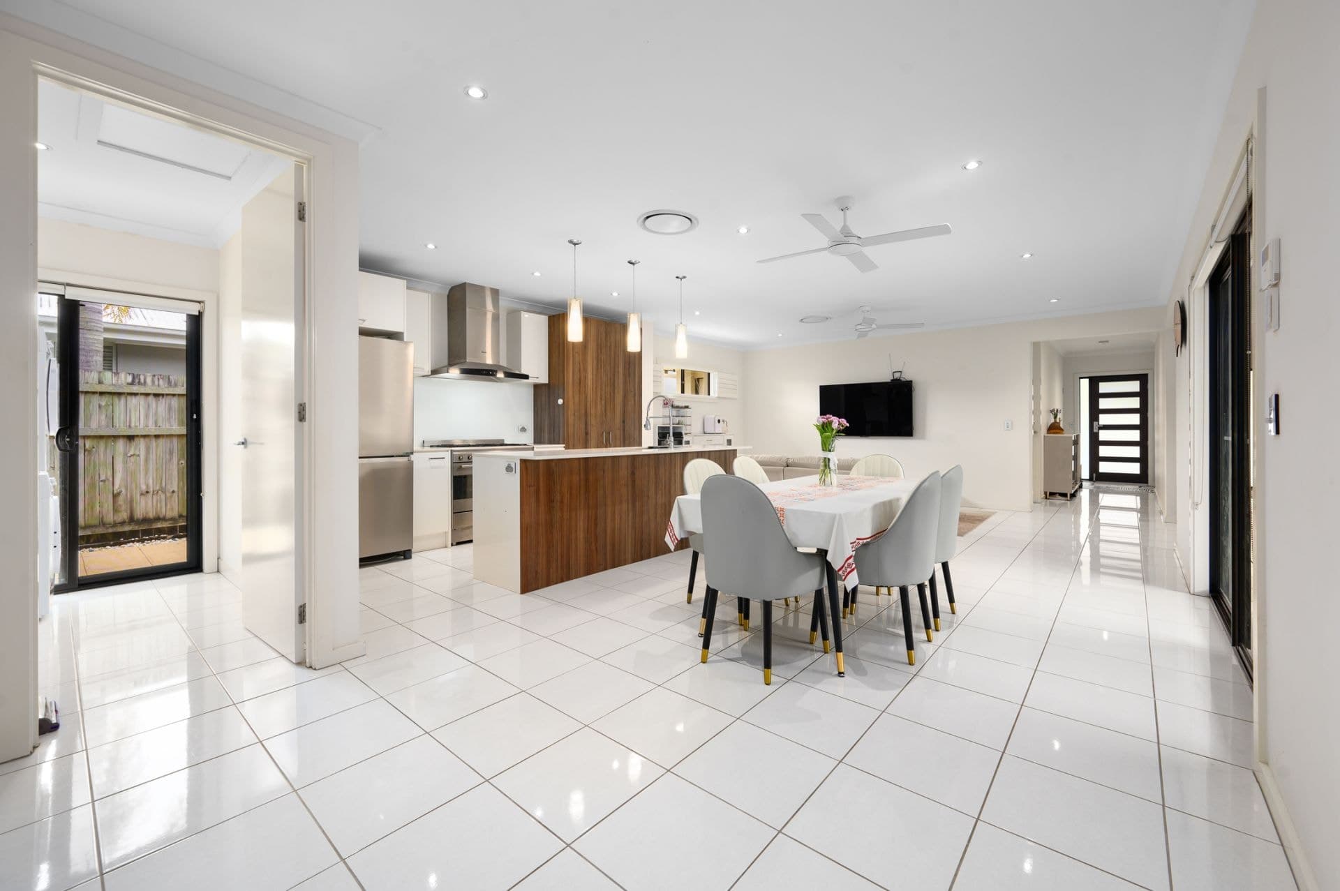 32 Azure Way, Hope Island QLD 4212, Hope Island - Thumbnail 5