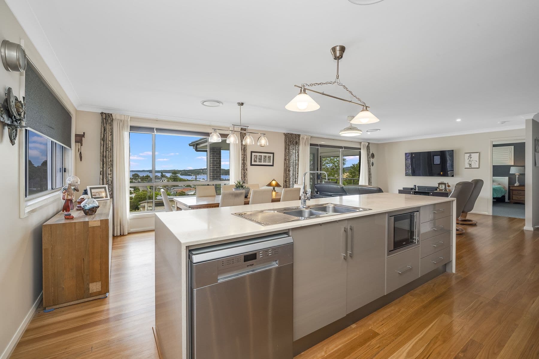 4 Raymond Street, Speers Point NSW 2284, Speers Point - Thumbnail 2