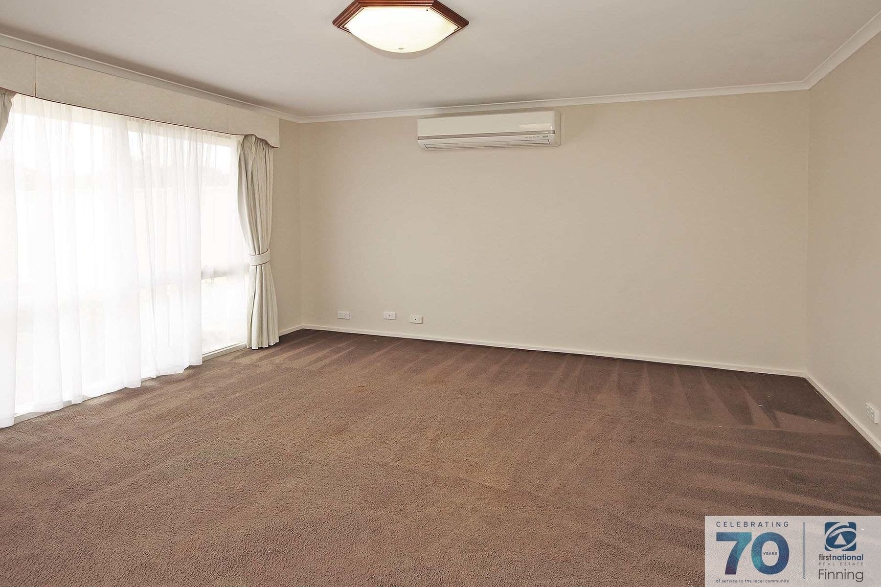 4 Hoysted Avenue, Cranbourne North VIC 3977, Cranbourne North - Thumbnail 2
