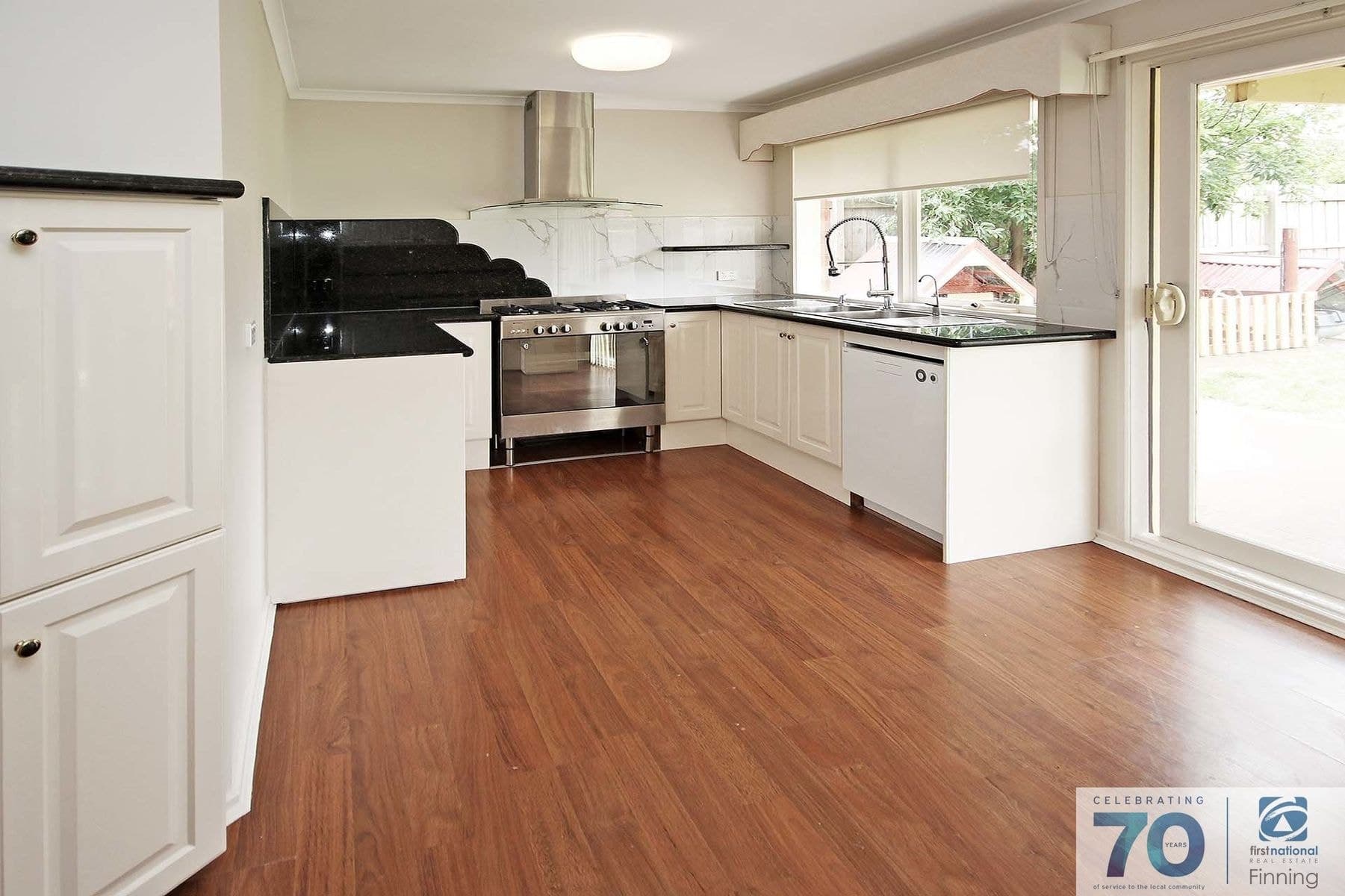 4 Hoysted Avenue, Cranbourne North VIC 3977, Cranbourne North - Thumbnail 3