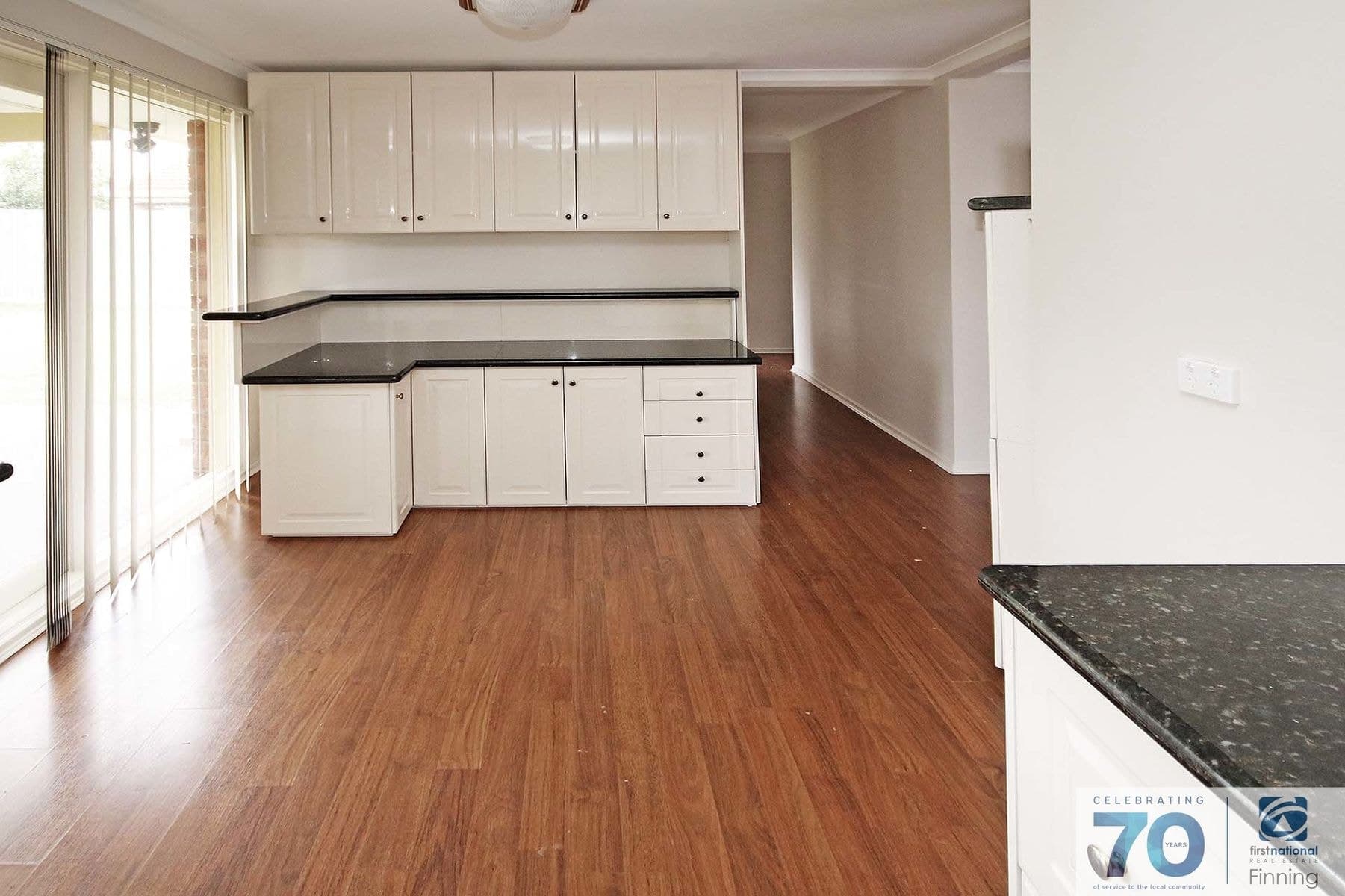 4 Hoysted Avenue, Cranbourne North VIC 3977, Cranbourne North - Thumbnail 5