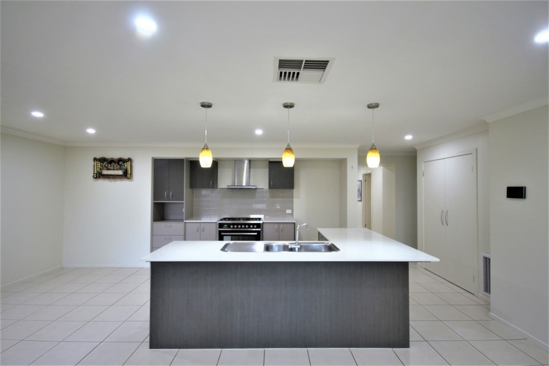 20 Biltmore Crescent, Roxburgh Park, Roxburgh Park - Thumbnail 3