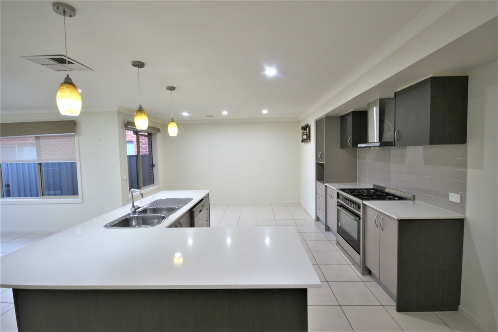 20 Biltmore Crescent, Roxburgh Park, Roxburgh Park - Thumbnail 4