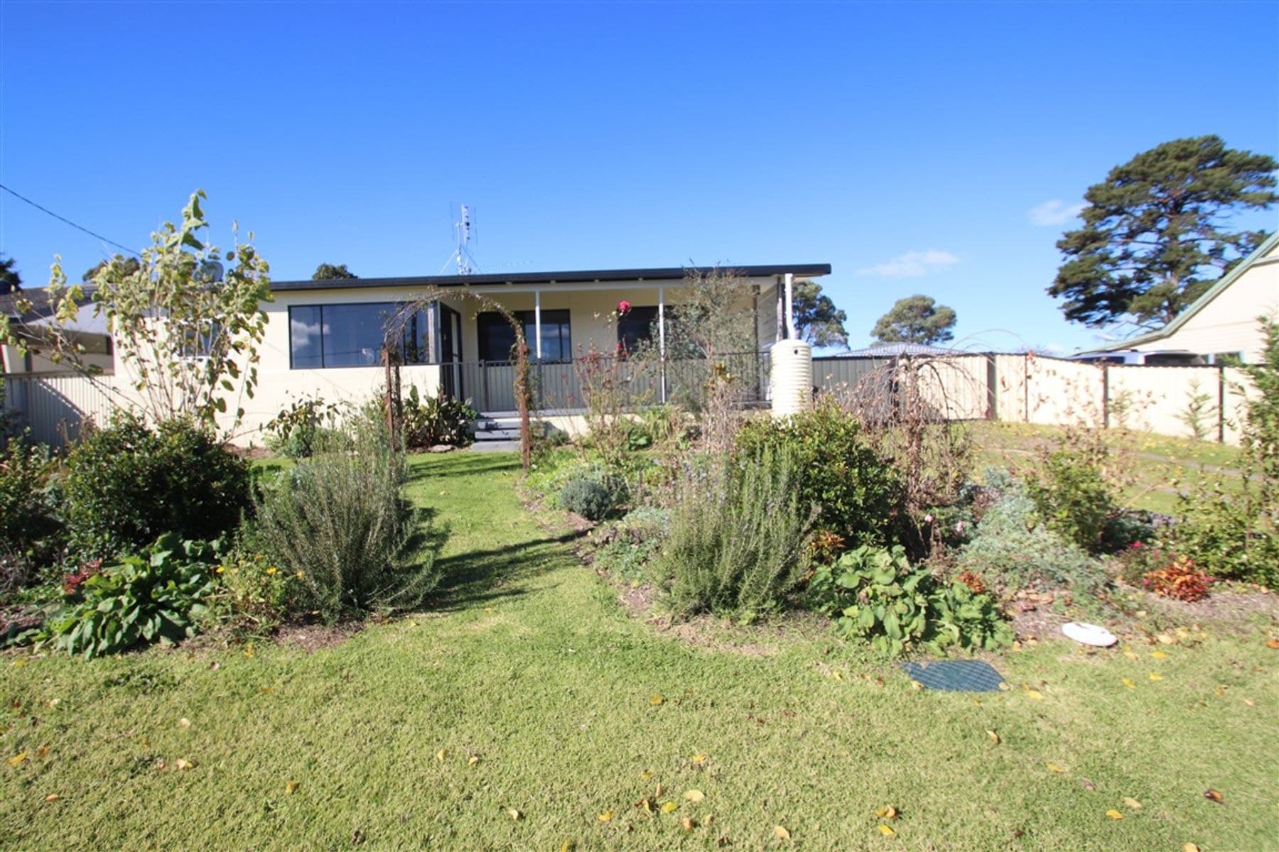 238 Bulwer Street, Tenterfield NSW 2372, Tenterfield - Image 1