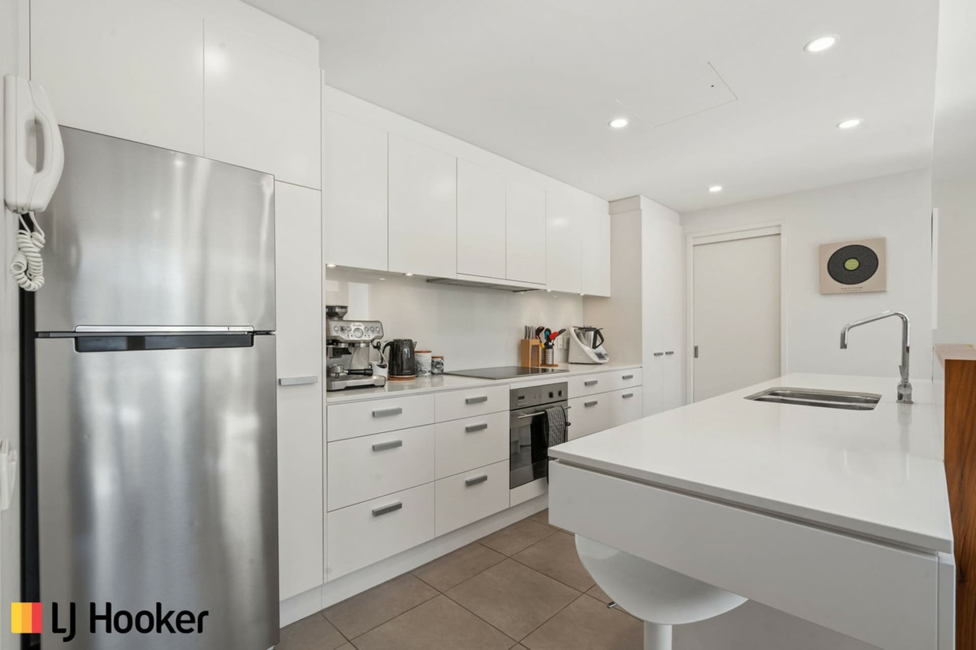 2/9 Bentham Street, Yarralumla, Yarralumla - Thumbnail 2