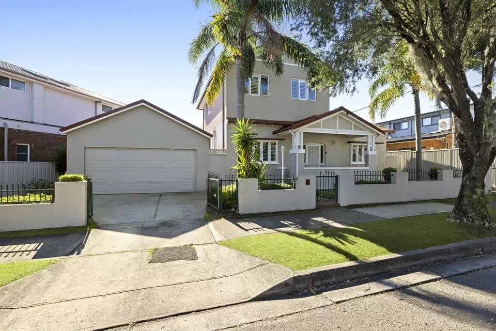 16 Cressy Street, Canterbury - Image 1