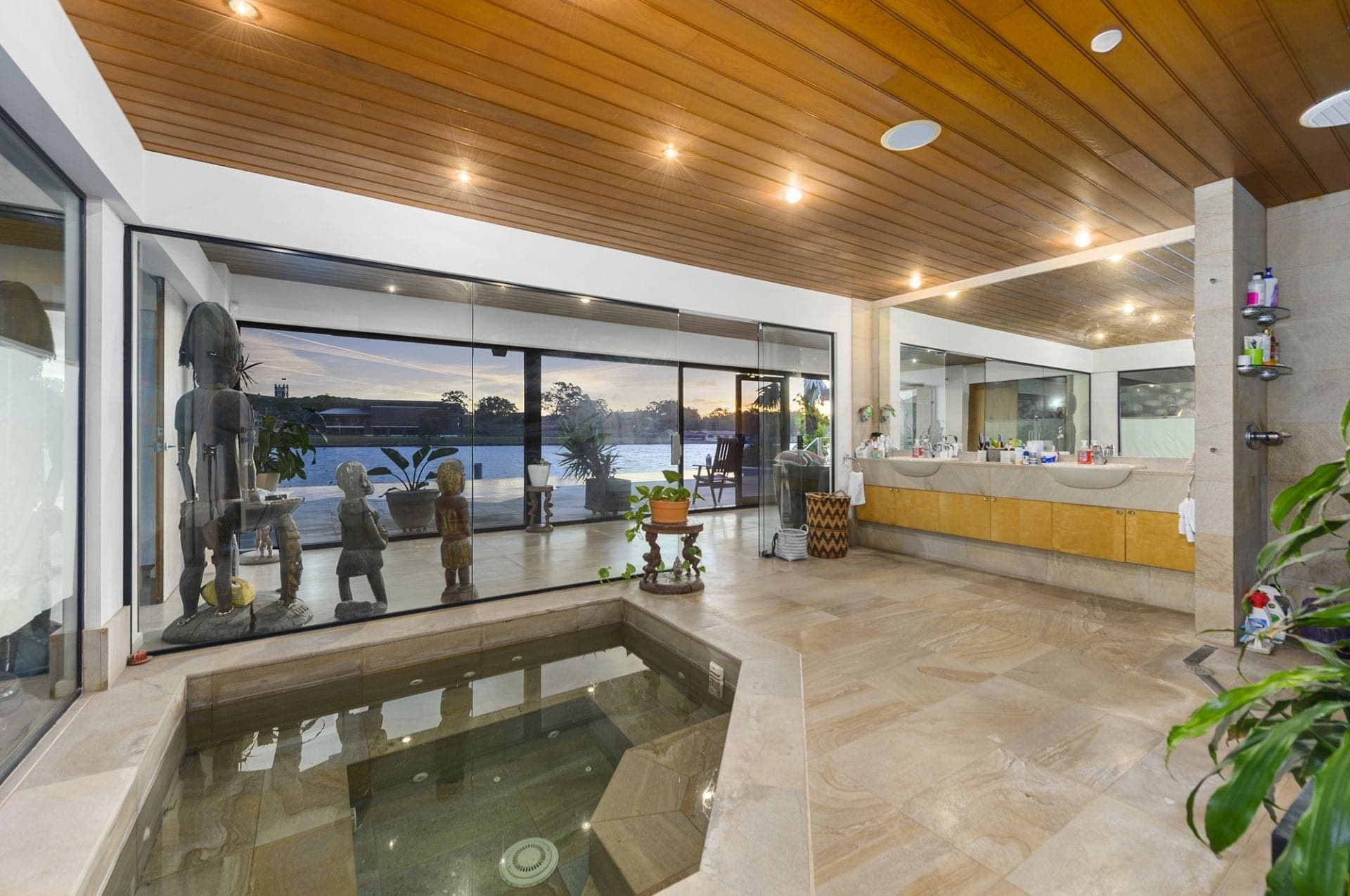 137-139 Commodore Drive, Paradise Waters - Image 1