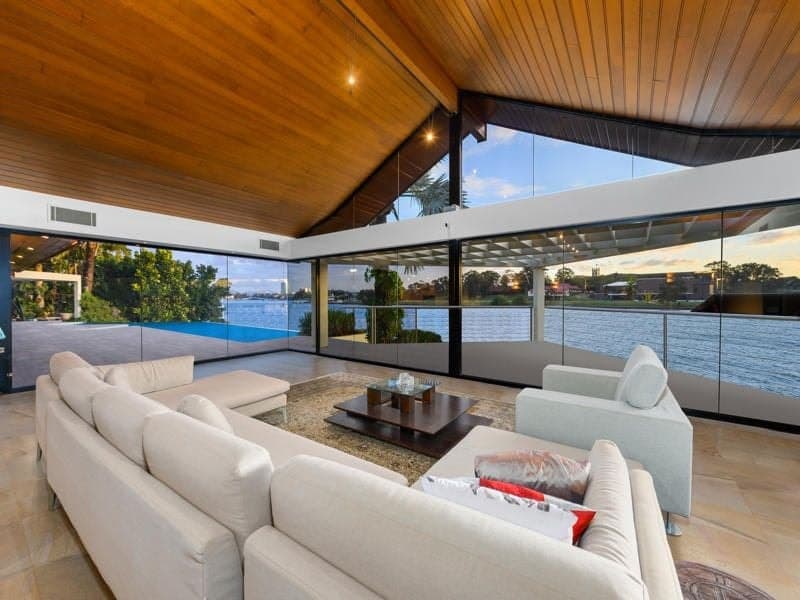 137-139 Commodore Drive, Paradise Waters - Thumbnail 2