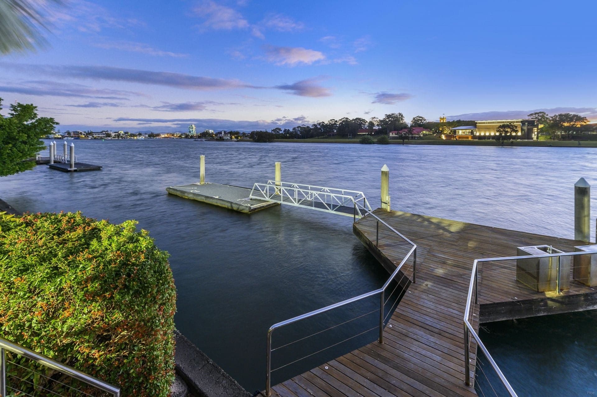 137-139 Commodore Drive, Paradise Waters - Thumbnail 8