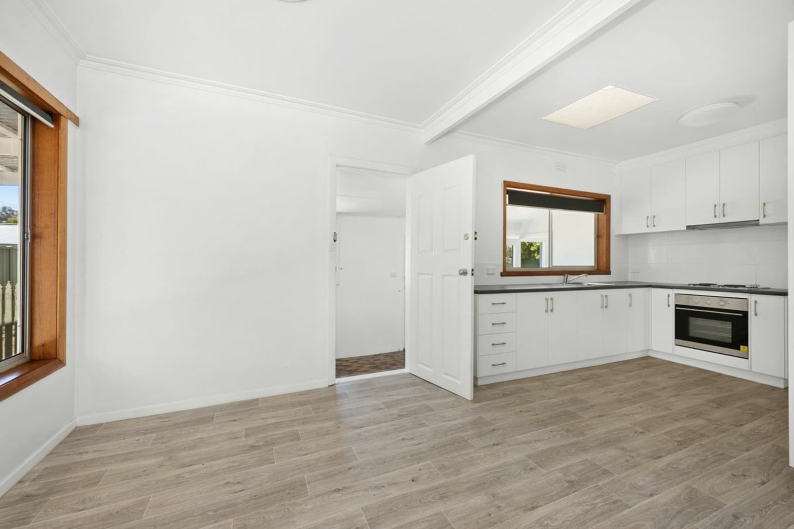 17 Elinand Street, WENDOUREE, Wendouree - Thumbnail 2