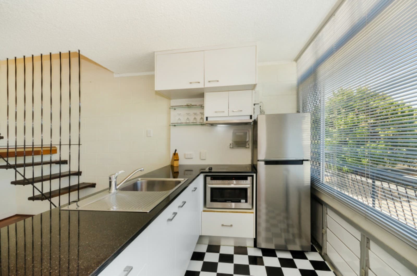6/39 Cook Street, NORTH WARD, North Ward - Thumbnail 4