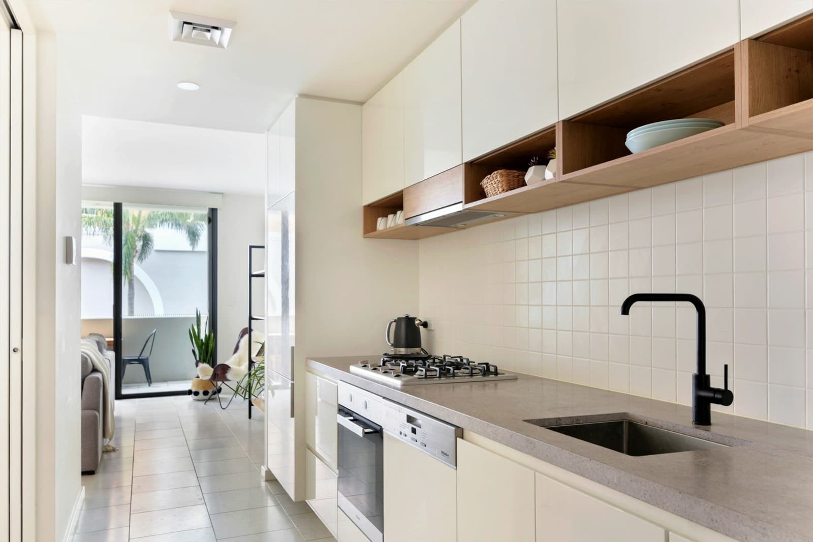 206/6 Pine Tree Lane, TERRIGAL, Terrigal - Thumbnail 2