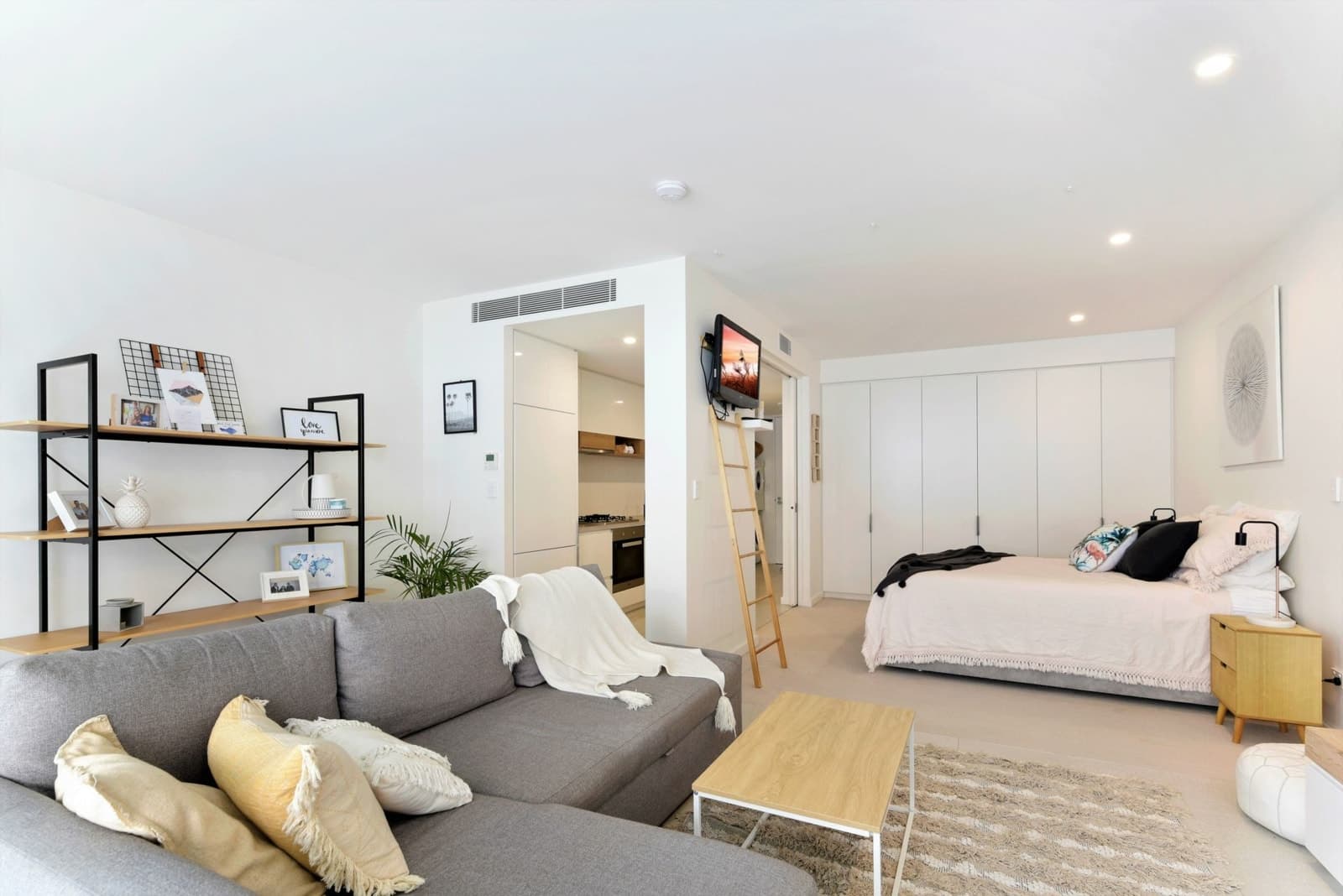 206/6 Pine Tree Lane, TERRIGAL, Terrigal - Thumbnail 5