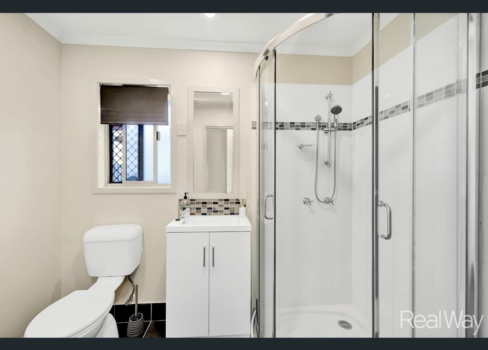 14 Schoch Street, AVENELL HEIGHTS, Avenell Heights - Thumbnail 3