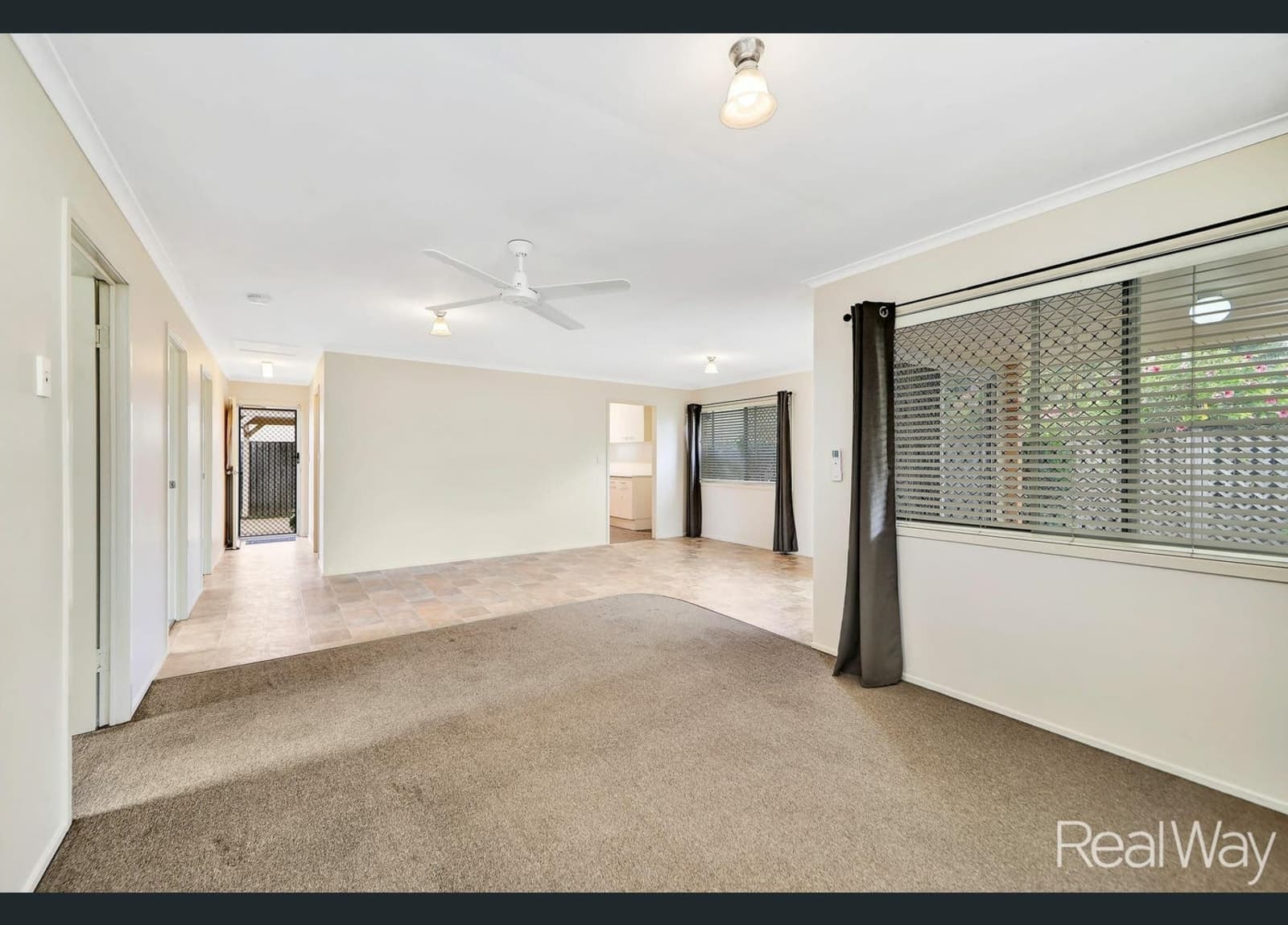 14 Schoch Street, AVENELL HEIGHTS, Avenell Heights - Thumbnail 4