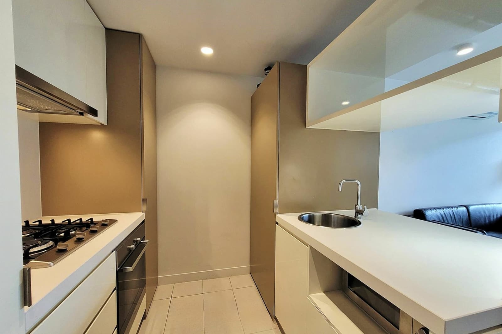 2305/33 MacKenzie Street, MELBOURNE, Melbourne - Thumbnail 2